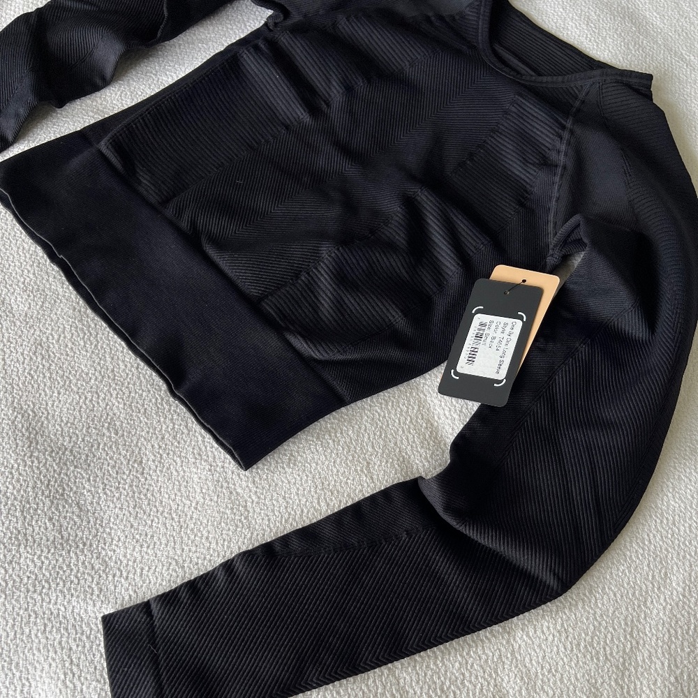 NUX Active Long Sleeve Crop Top - Black